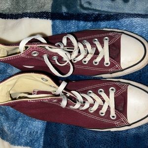 Size 10 Women’s Burgandy High Top Converse